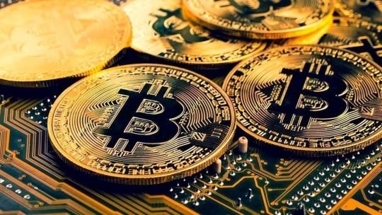 Gráfico de cotización de Bitcoin superando los US$ 85.000