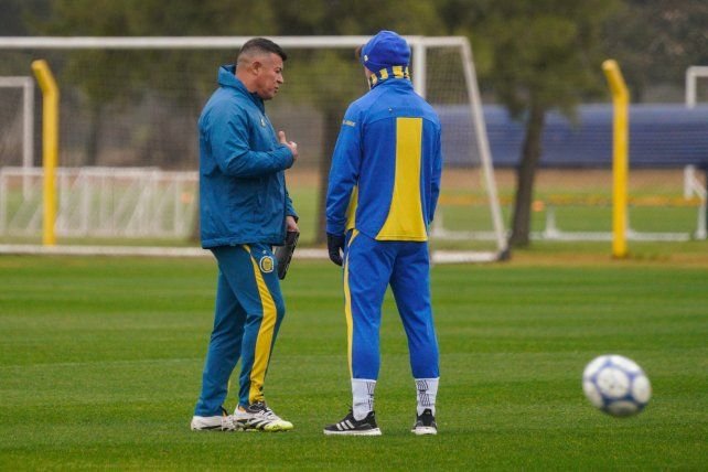 Jugadores de Rosario Central entrenando en el predio