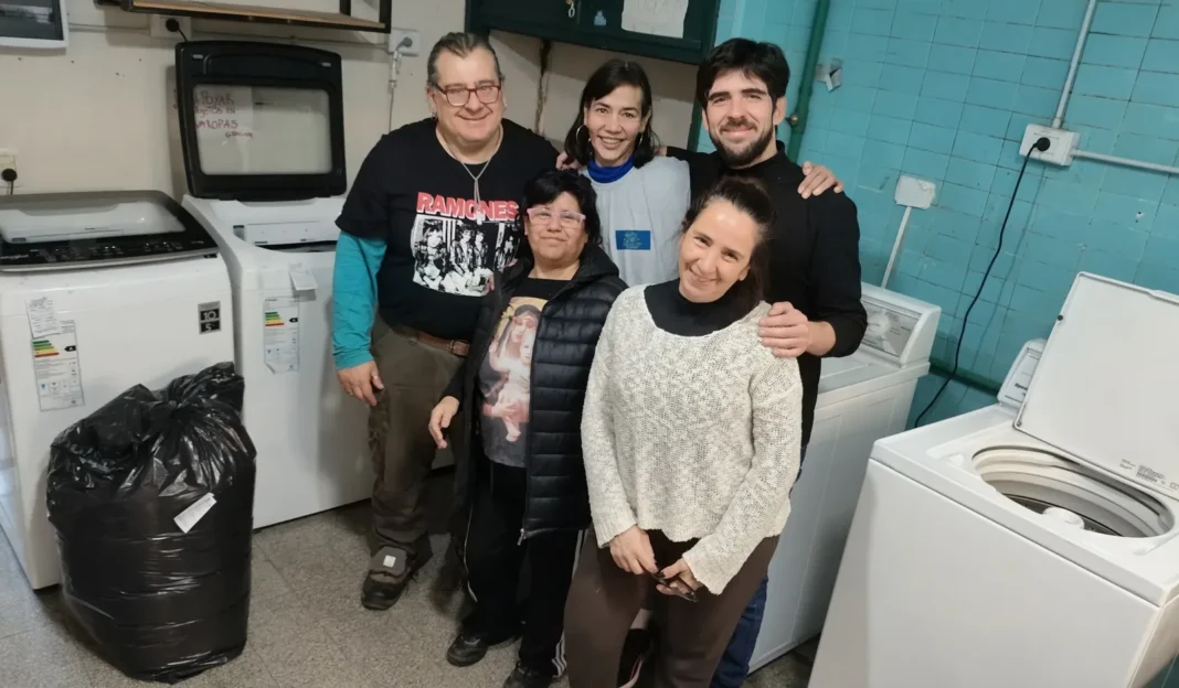Fachada de Coopelav, cooperativa de inclusión sociolaboral en Tucumán 2807, Rosario