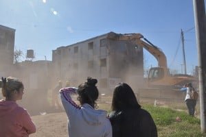 Demolición de monoblocks en barrio Acería, Santa Fe