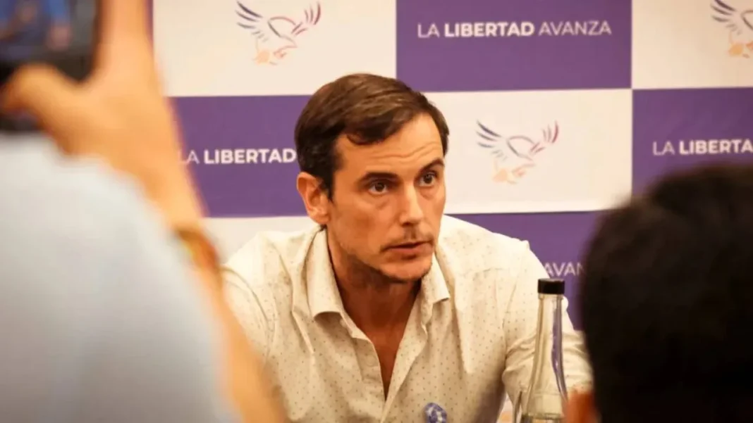 Diego Hartfield, diputado de La Libertad Avanza, en una reunión de la Comisión de Deportes