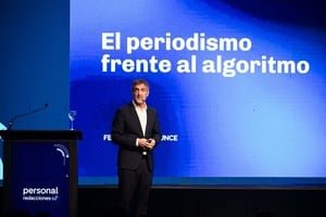 Fernando Belzunce durante una entrevista en Rosario