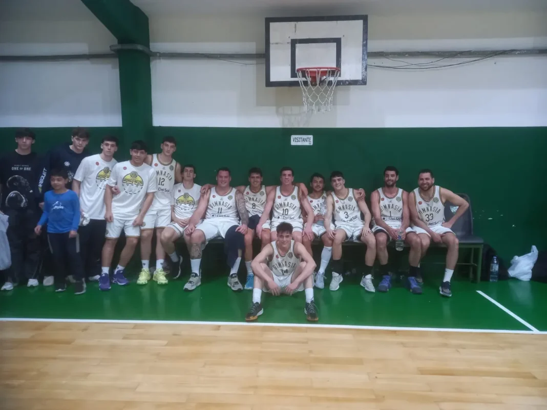 Partido de básquet entre Gimnasia y Sportsmen Unidos