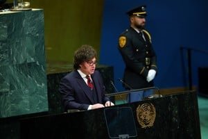 Javier Milei y Luis Caputo en conferencia de prensa