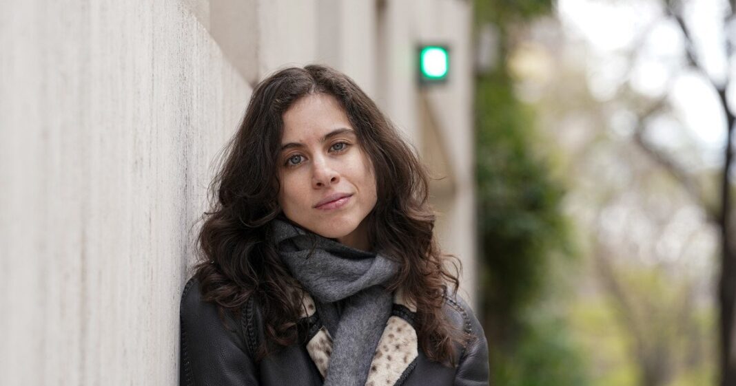 Julia Kornberg, escritora argentina, durante la presentación de su novela Atomizado Berlín