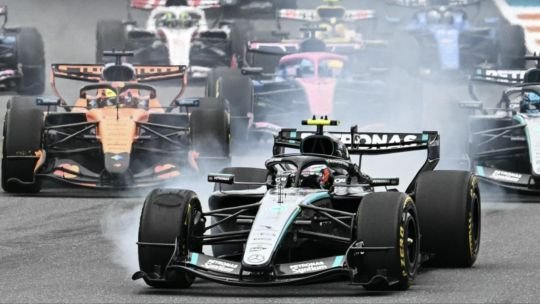 Monoplaza de Fórmula 1 en circuito