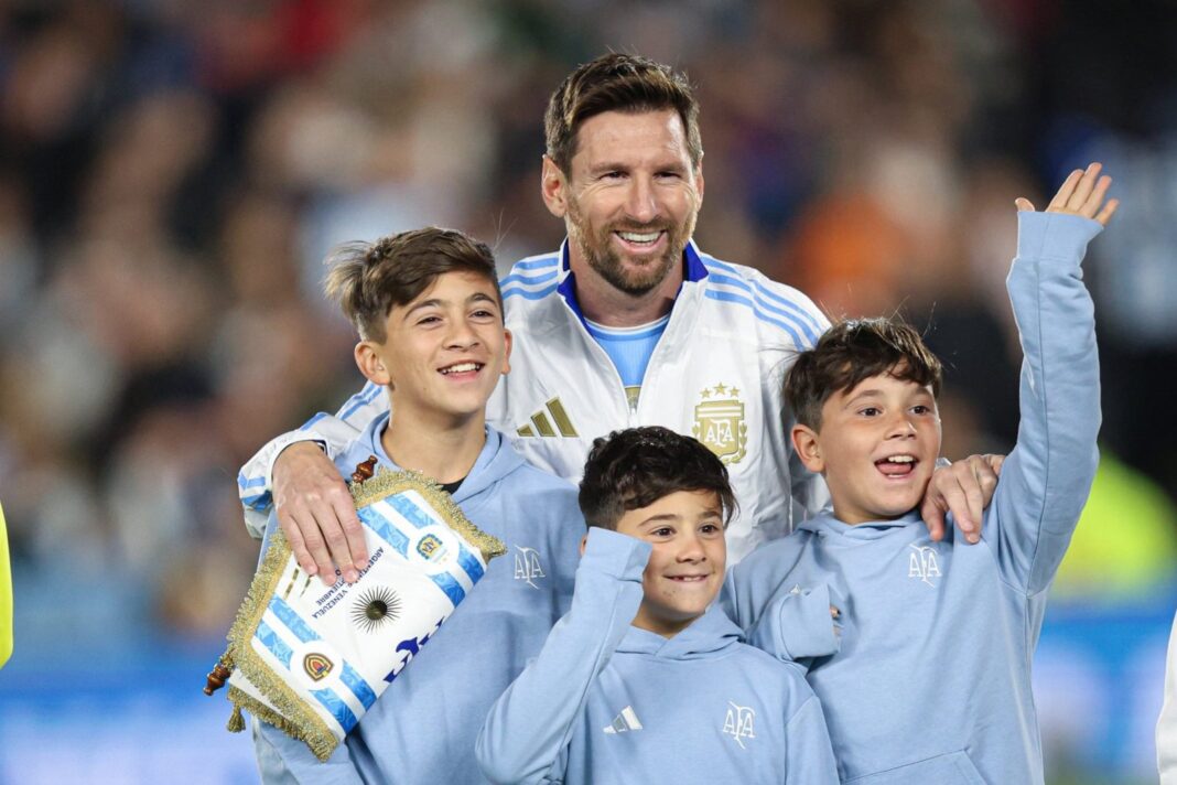 Carta manuscrita de Lionel Messi anunciando su retiro de la selección argentina