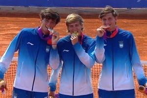 Lautaro Midón durante la final de tenis masculino en los Juegos Suramericanos Santa Fe 2026