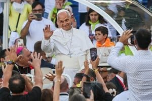 Comunidad católica de Santa Fe en oración por la visita del papa León XIV