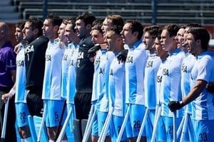 Jugadores de Los Leones en un partido de hockey