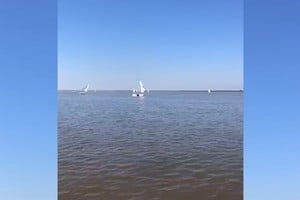 Regata de vela ILCA 6 Femenino en la Laguna Setúbal durante los Juegos Suramericanos Santa Fe 2026