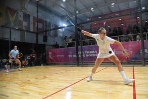 Natalia Méndez, jugadora de racquetball, durante una competencia