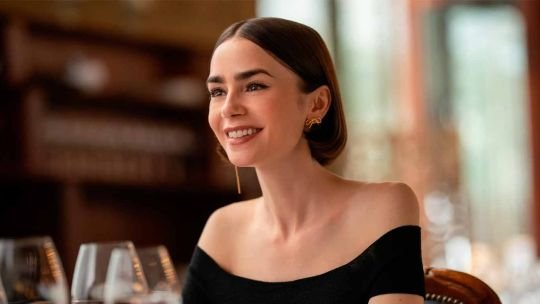 Imagen promocional de la sexta temporada de Emily en París con Lily Collins