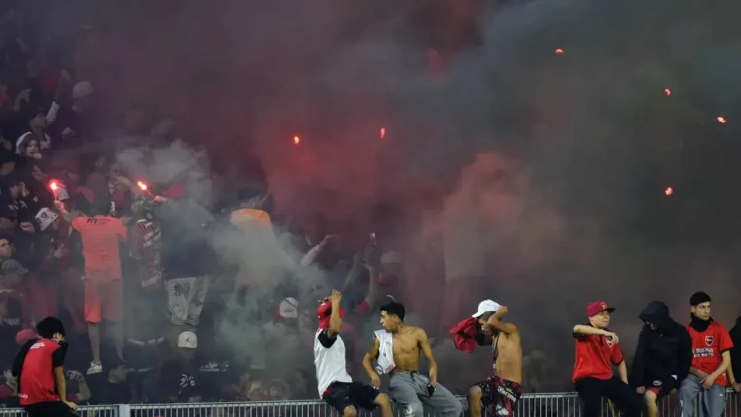 Hinchas de Newell's en el banderazo en el estadio Marcelo Bielsa