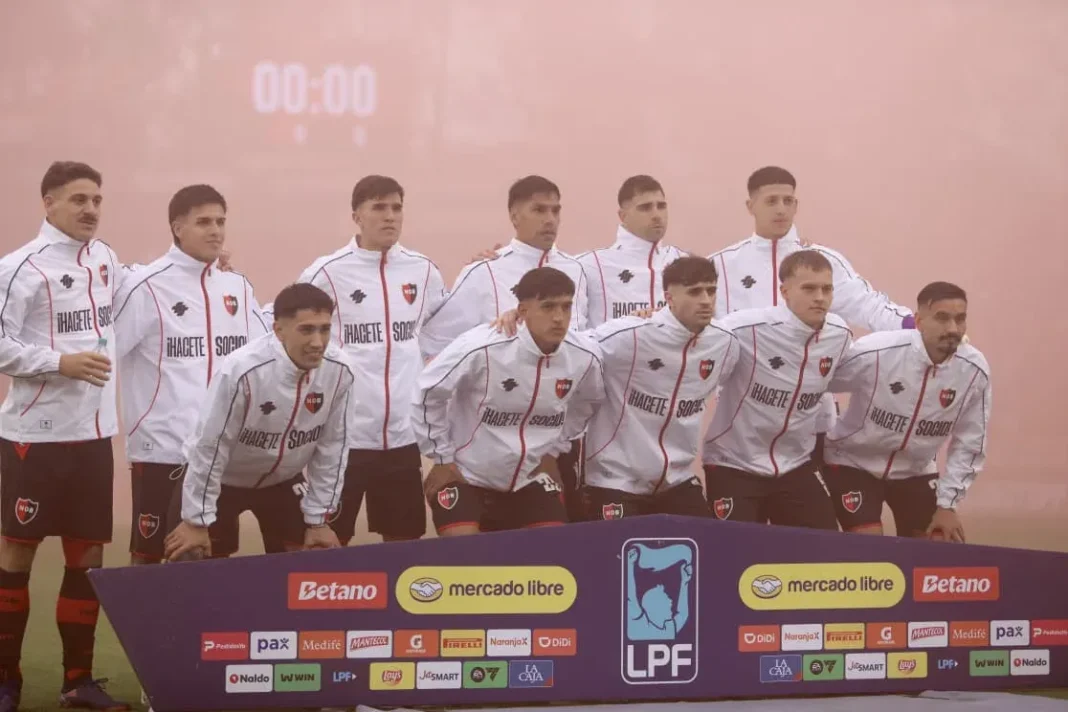 Jugadores de Newell’s Old Boys durante un partido del torneo