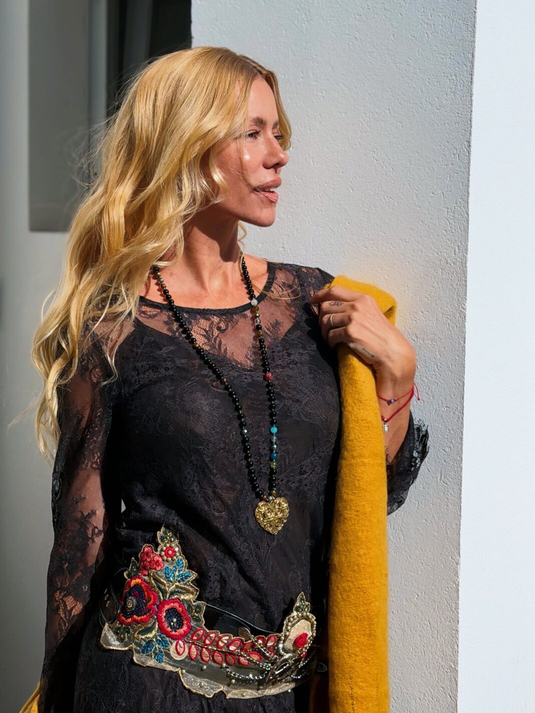 Nicole Neumann posa con un outfit de estilo propio