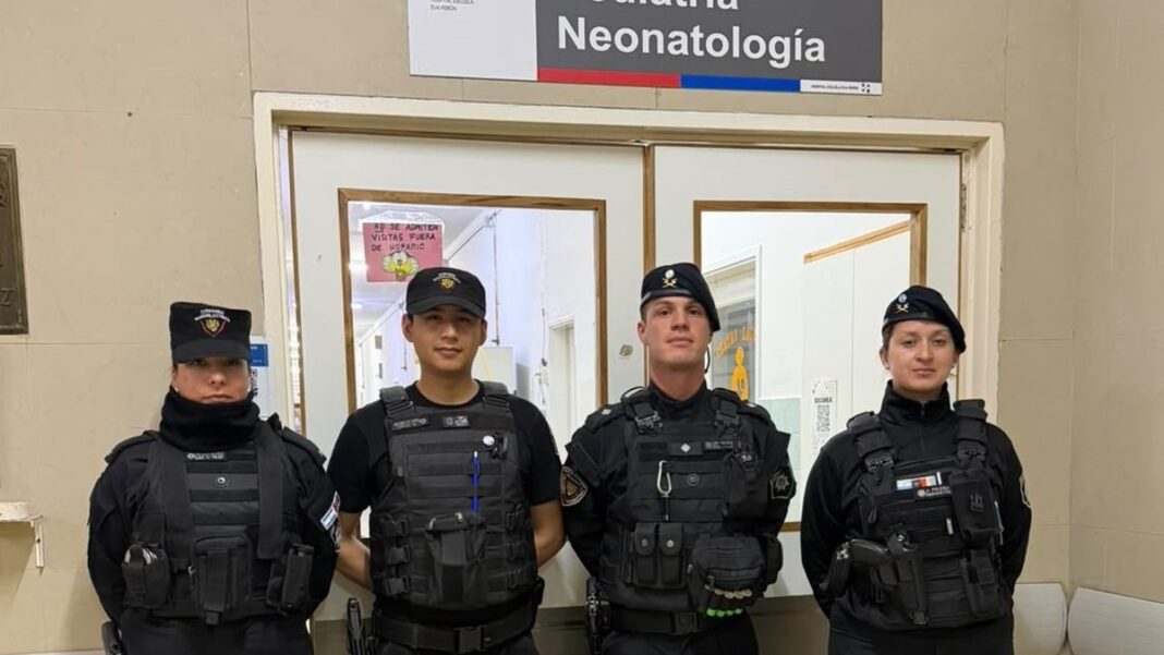 Móvil policial en la ciudad de Santa Fe