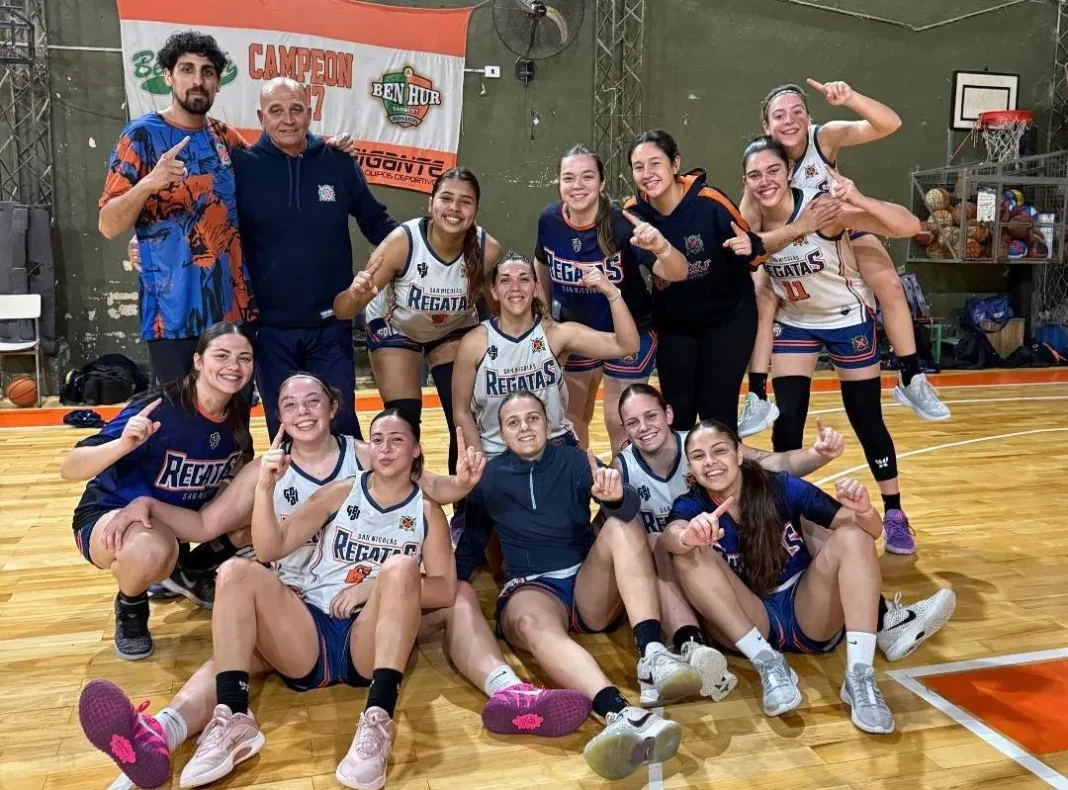 Partido de básquet femenino entre Ben Hur y Regatas de San Nicolás