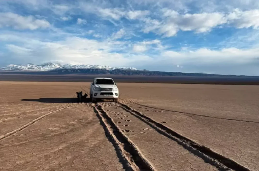 Camioneta retirada en Pampa del Leoncito