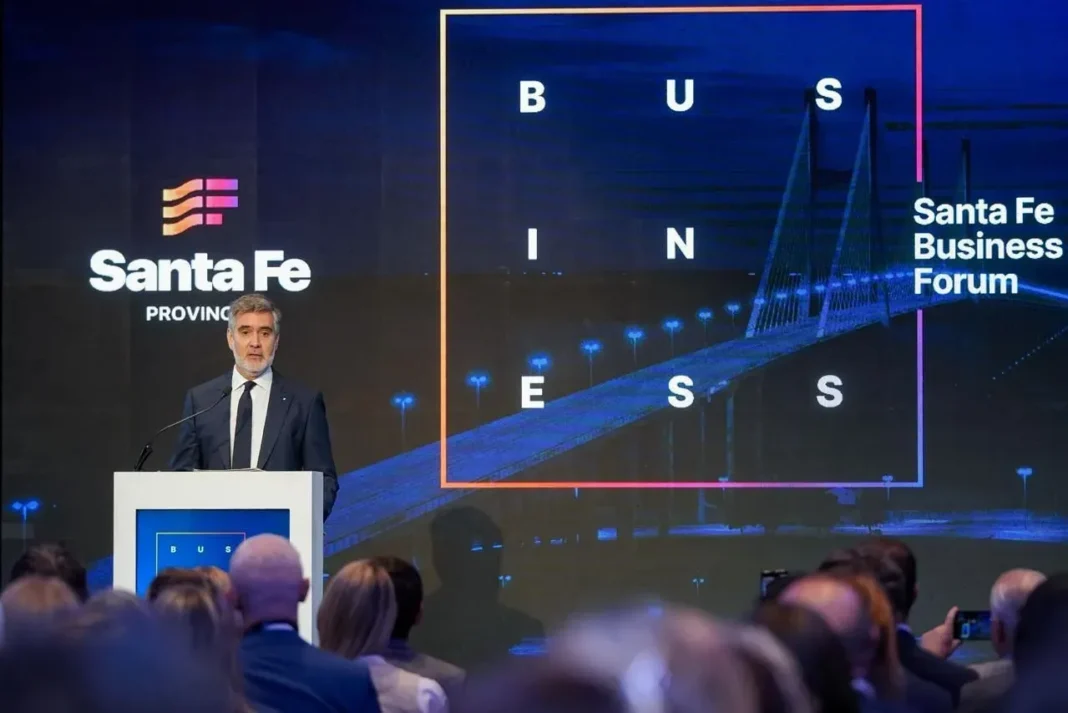 Apertura del Santa Fe Business Forum 2026 con oradores en el escenario