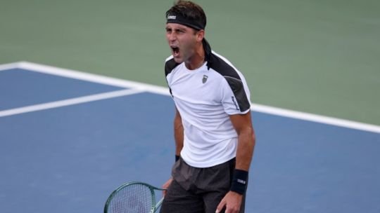 Tomás Etcheverry durante su partido contra Jacob Fearnley en el US Open