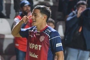 Brahian Cuello celebrando un gol con la camiseta de Unión