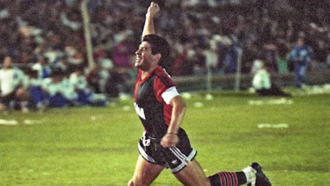 Diego Armando Maradona con la camiseta de Newell's Old Boys durante su debut en 1993