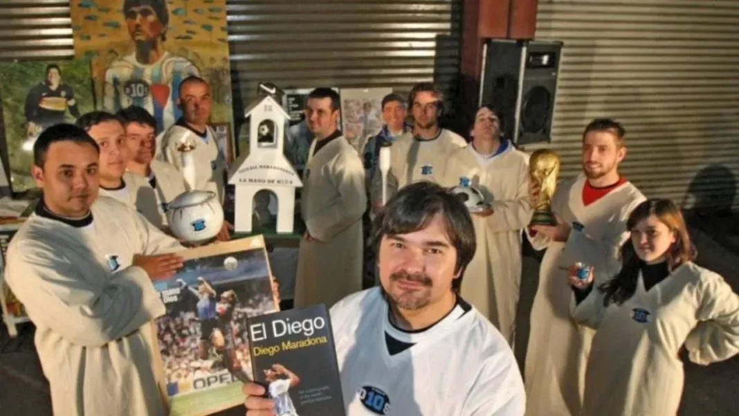 Alejandro Verón, fundador de la Iglesia Maradoniana, durante la entrevista en El Hincha Leproso
