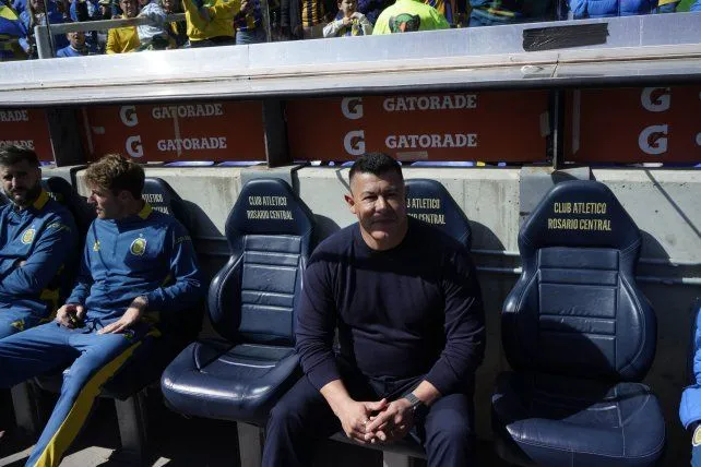 Jorge Almirón, entrenador de Rosario Central, durante una práctica