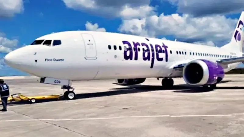 Avión de Arajet en el aeropuerto