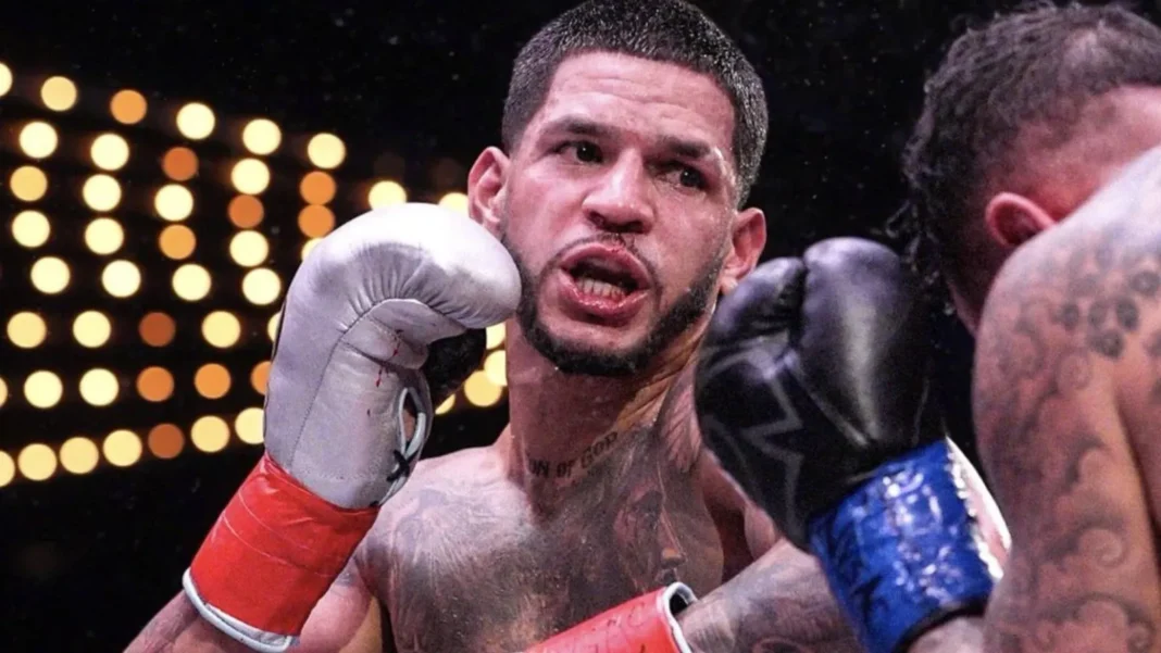 Edgar Berlanga, boxeador puertorriqueño, durante una pelea