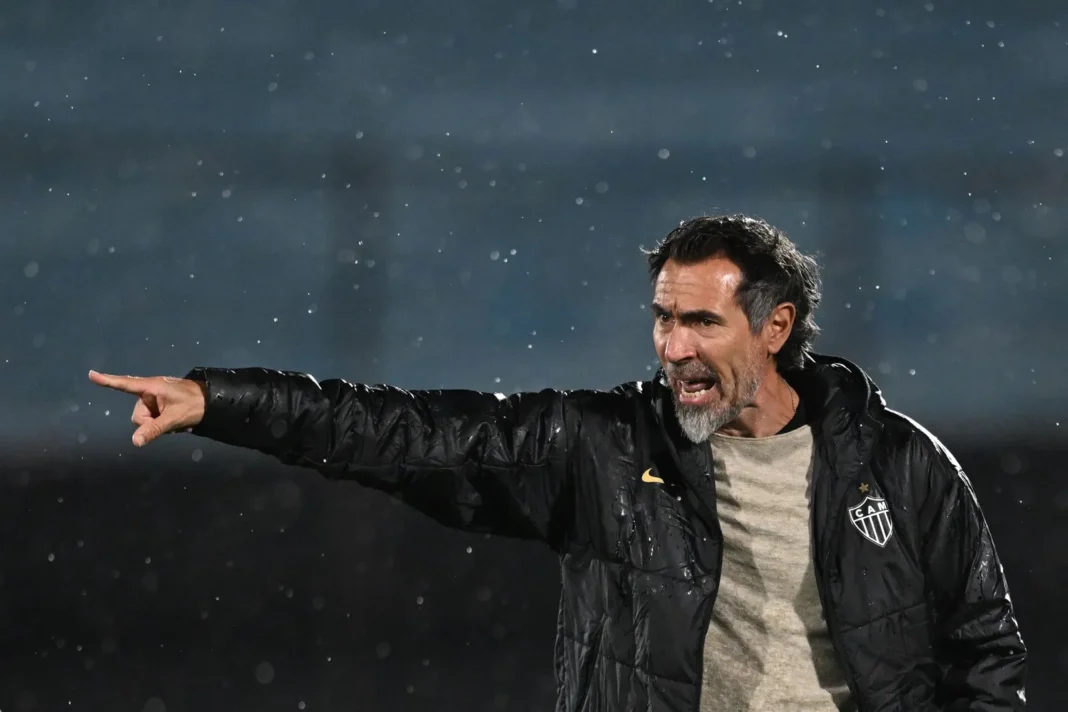 Eduardo Domínguez, entrenador de Atlético Mineiro, durante un partido de la Copa Sudamericana
