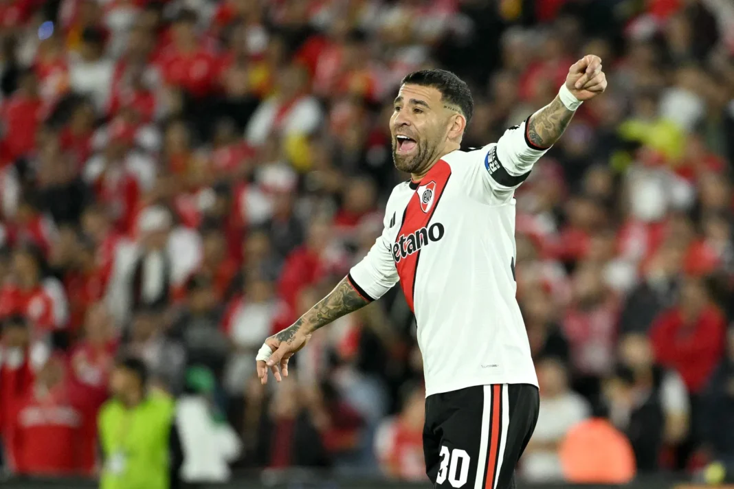 Jugadores de Boca y River en un Superclásico
