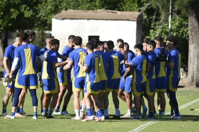 Jorge Almirón, entrenador de Rosario Central, durante un entrenamiento