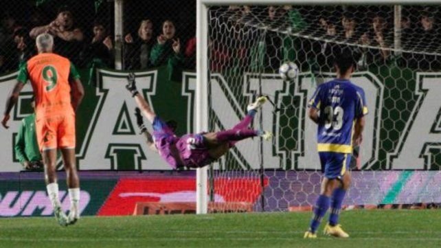 Jugadores de Central celebrando el gol de Cantizano ante Banfield