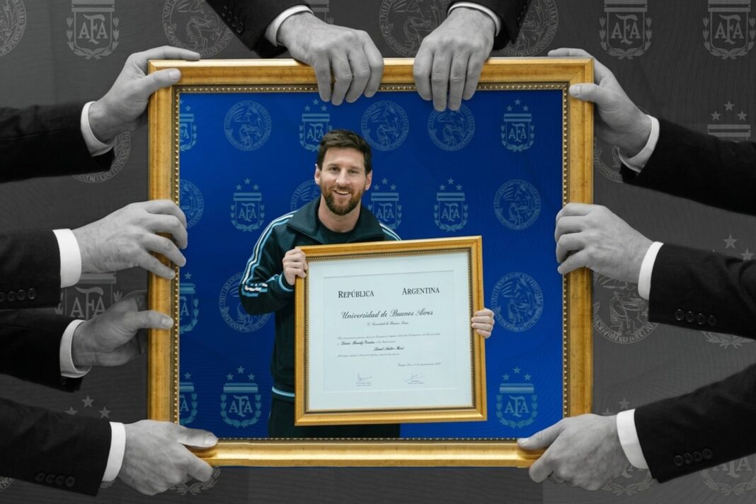 Claudio Chiqui Tapia y Lionel Messi en la entrega del doctorado honoris causa de la UBA
