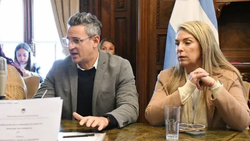 Reunión del Concejo Municipal para analizar la ley que prohíbe la actividad de cuidacoches