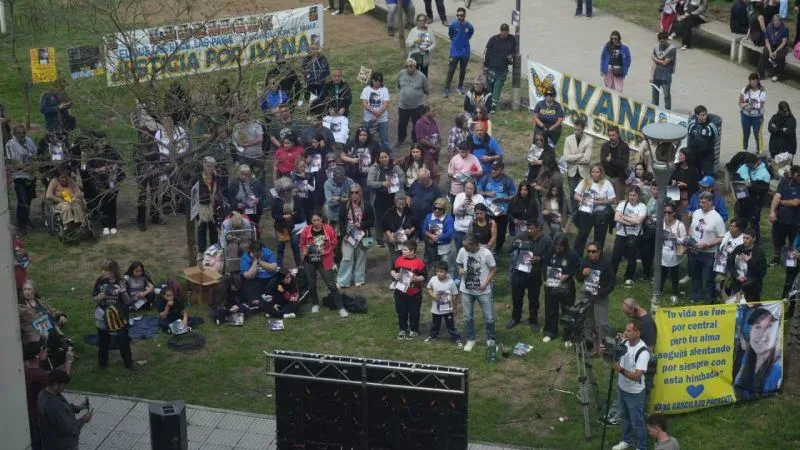 Familiares de Ivana Garcilazo a la salida del Centro de Justicia Penal