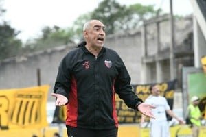 Iván Delfino, entrenador de Colón, durante la conferencia de prensa
