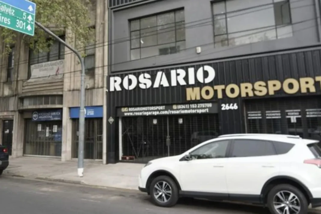 Fachada de la concesionaria Rosario Motorsport, investigada por presuntas estafas