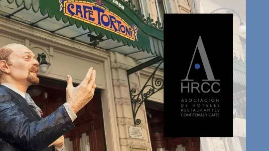 Fachada del Café Tortoni en Avenida de Mayo, uno de los bares notables de Buenos Aires