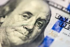 Cotización del dólar en pizarra del Banco Nación
