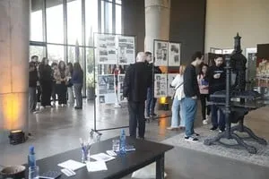 Muestra histórica y exposición de Gustavo Pueyo en la sede de El Litoral durante la Noche de los Museos