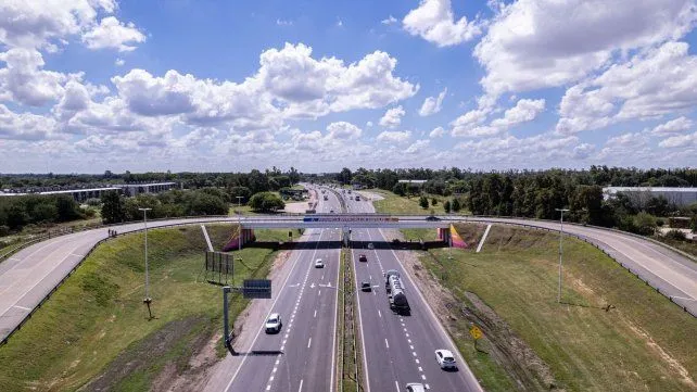 Acto de firma de contrato para la segunda etapa del tercer carril de la autopista Rosario-Santa Fe