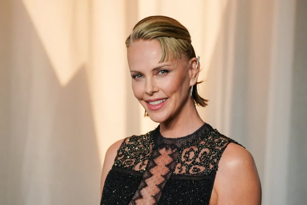 Charlize Theron en la gala del Museo de la Academia de Hollywood