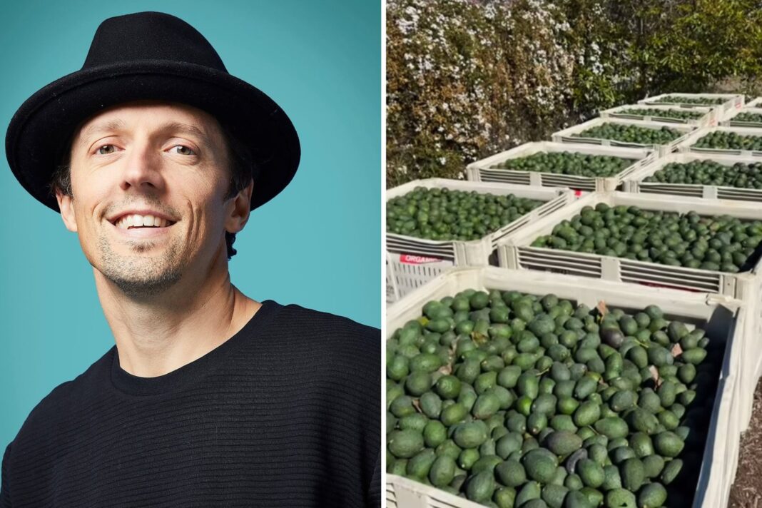Jason Mraz en su granja de paltas y café en Oceanside, California