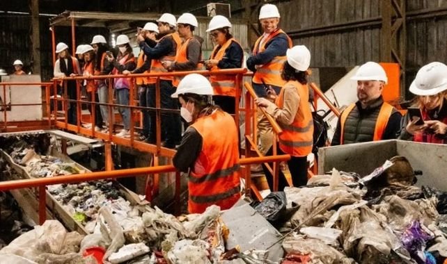 Representantes de ODESUR, Gobierno de Santa Fe y municipio durante una jornada de trabajo sobre sostenibilidad de los Juegos Suramericanos 2026