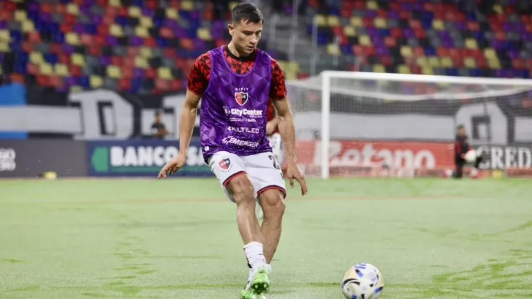 Bruno Cabrera, defensor de Newell's, durante un partido