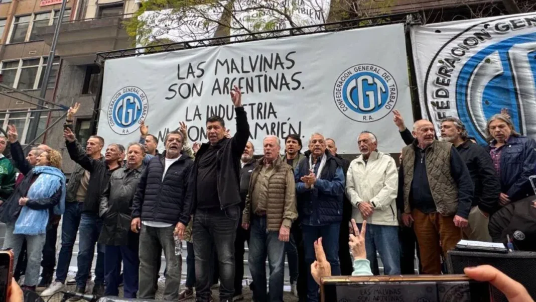 Marcha de la CGT en defensa de la industria nacional en Buenos Aires