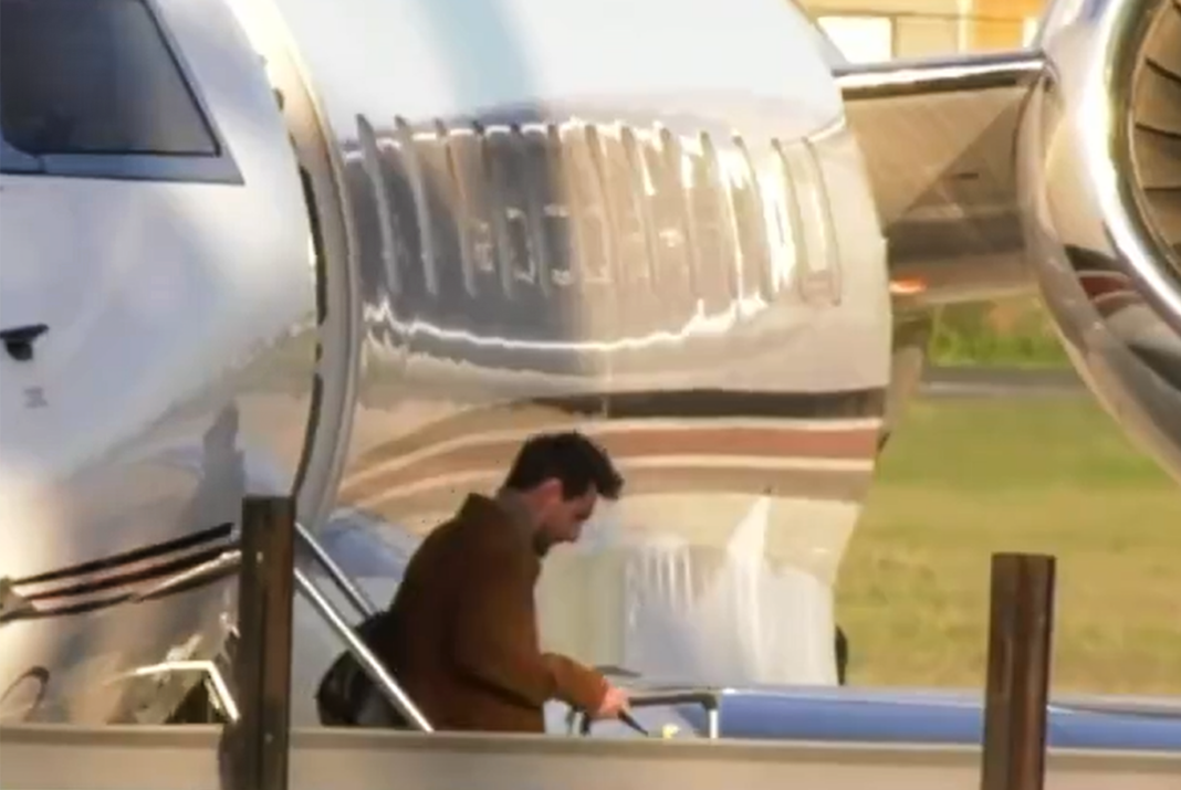 Lionel Messi llegando al aeropuerto de Rosario